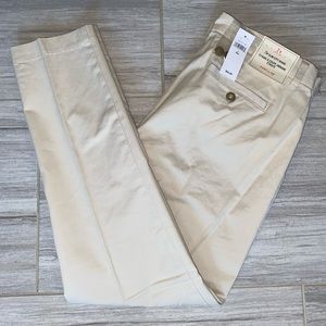 NWT : Gap : Slim City Khaki : cropped : Size 2